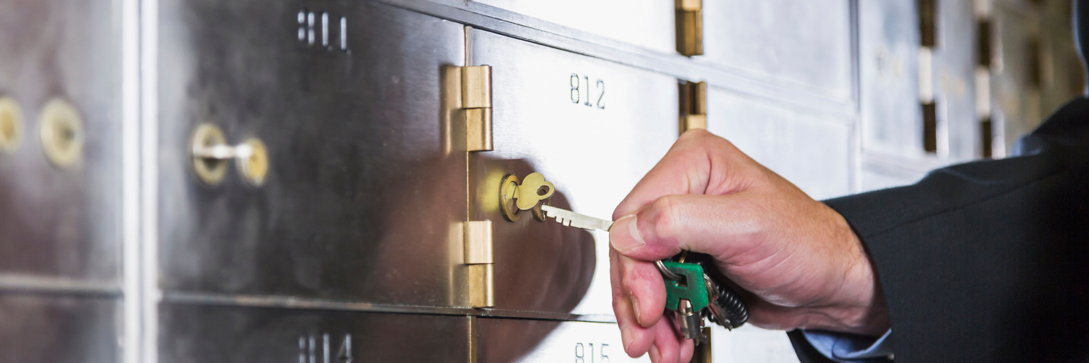 What to Keep in a Safe Deposit Box and What to Store at Home