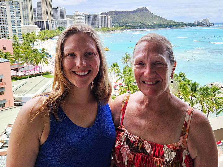 Kristiane Koontz with her mom in Hawaii